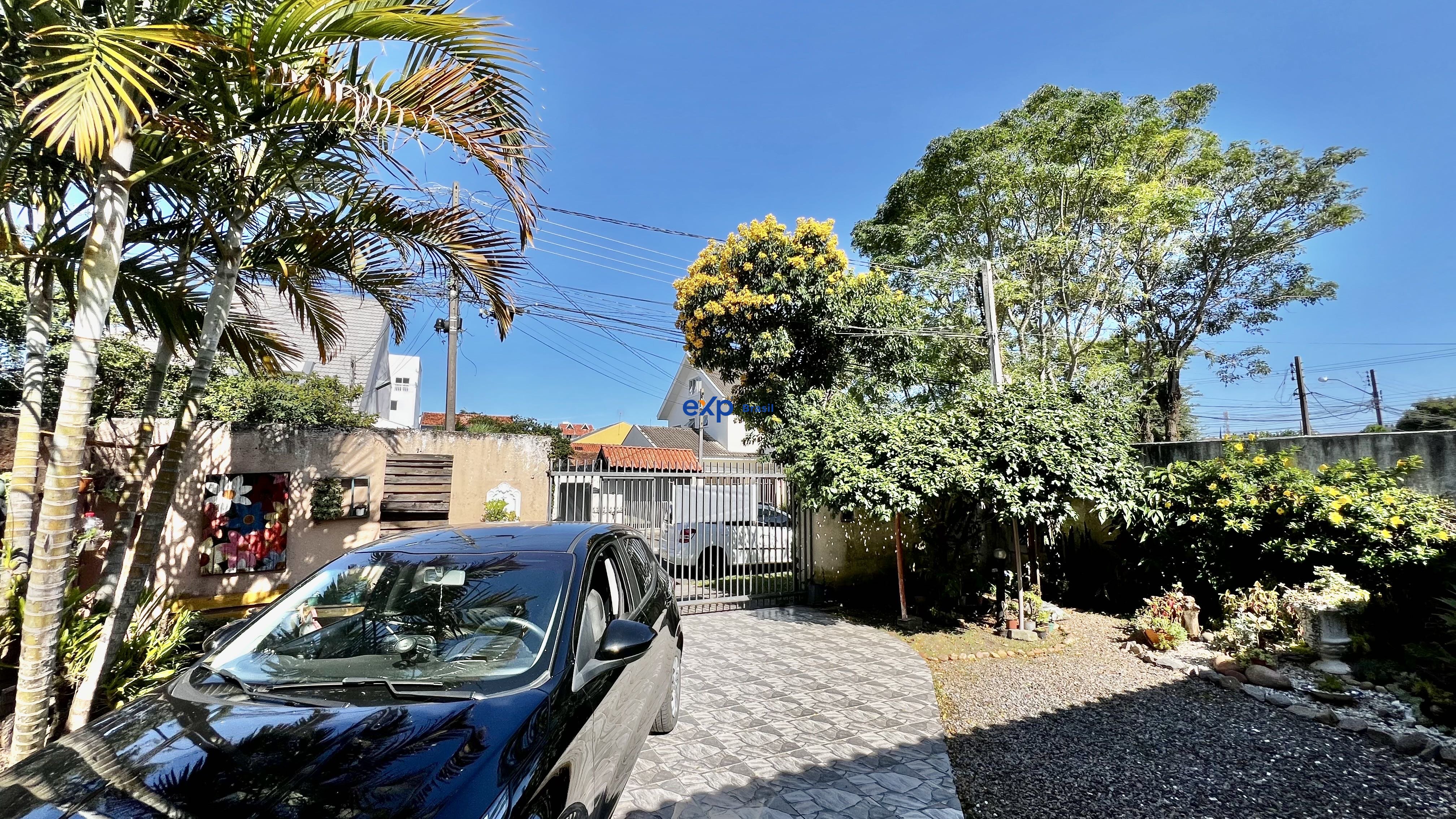Casa térrea Averbada em Pinhais!! Bem no coração do Centro de Pinhais!!