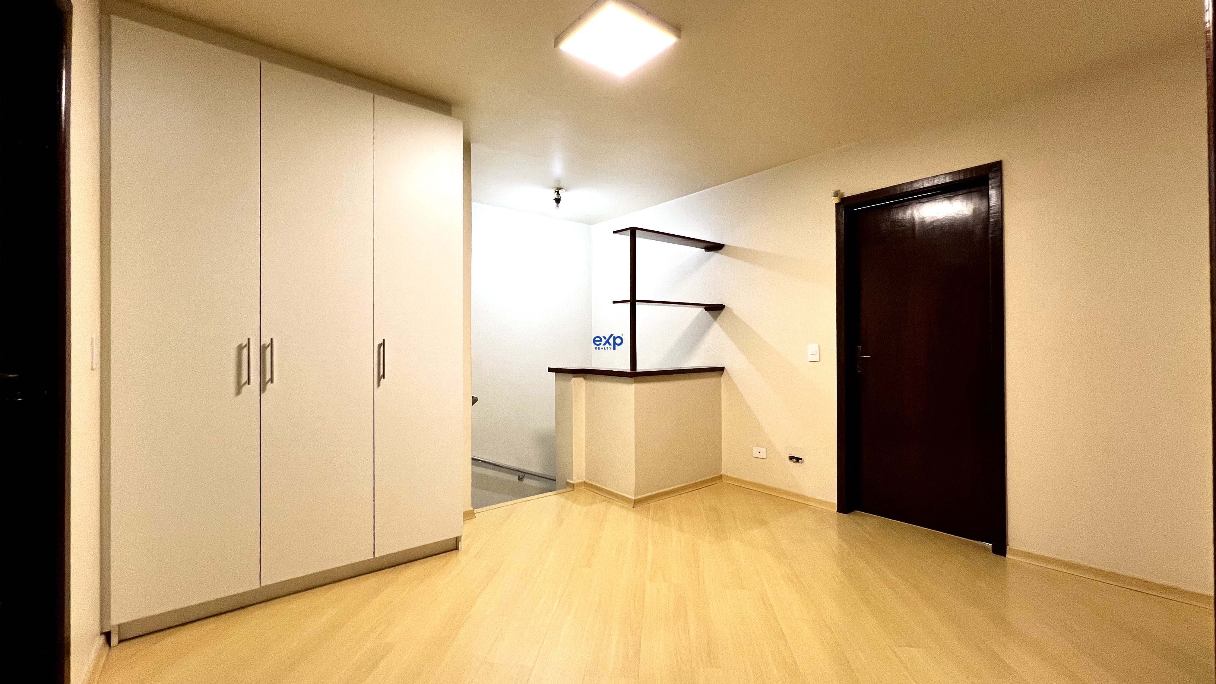Sobrado à venda em Curitiba, Tenente Ricardo Kirch 186 Jardim das Américas Curitiba 81530-120, 287 m²