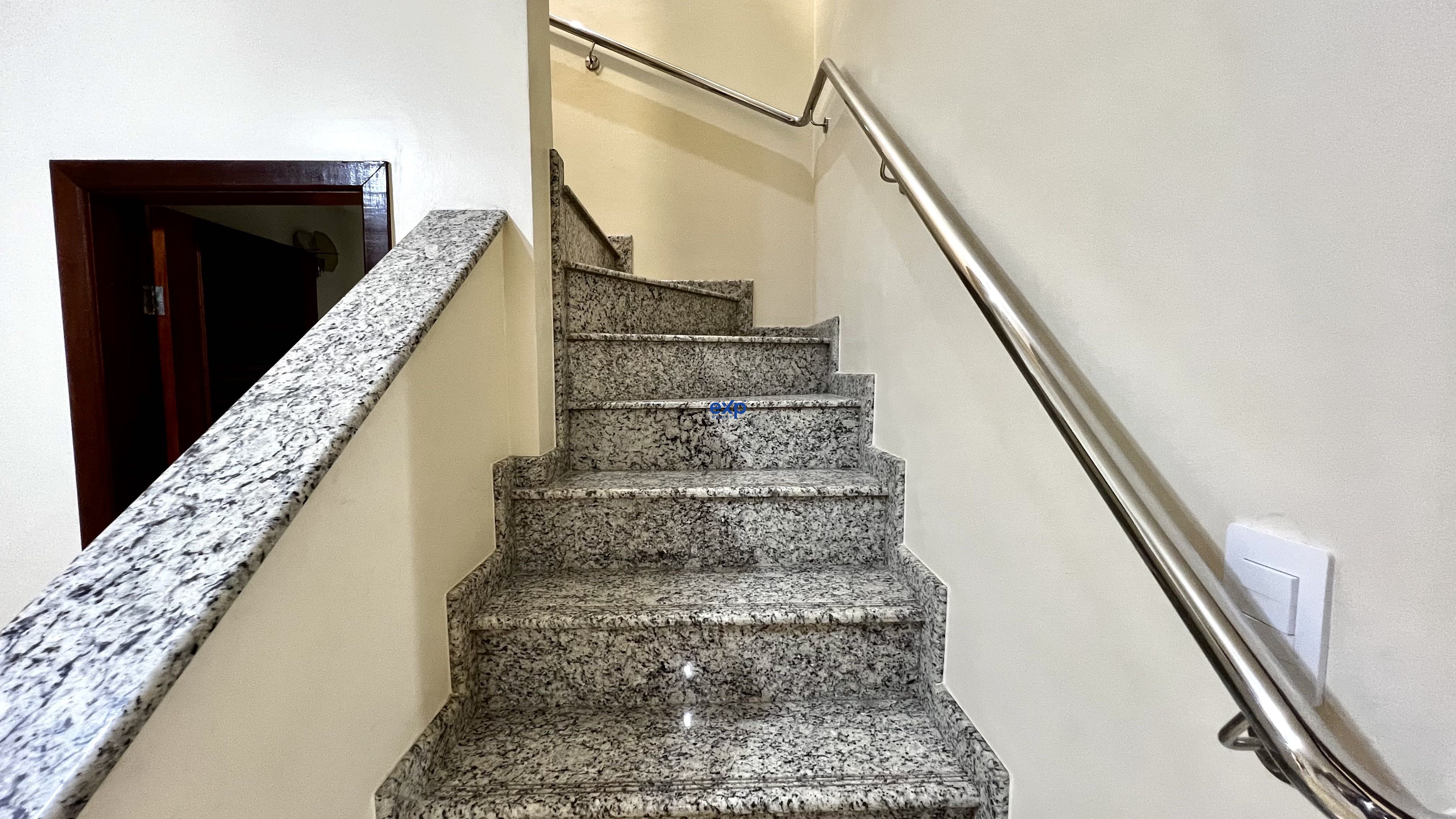 Sobrado à venda em Curitiba, Tenente Ricardo Kirch 186 Jardim das Américas Curitiba 81530-120, 287 m²