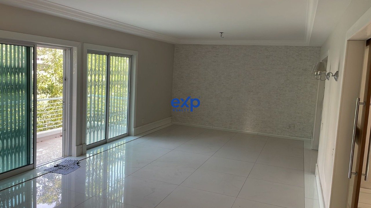casa em condominio - 1060mts 04 dorm 03 suites - JD VITORIA REGIA