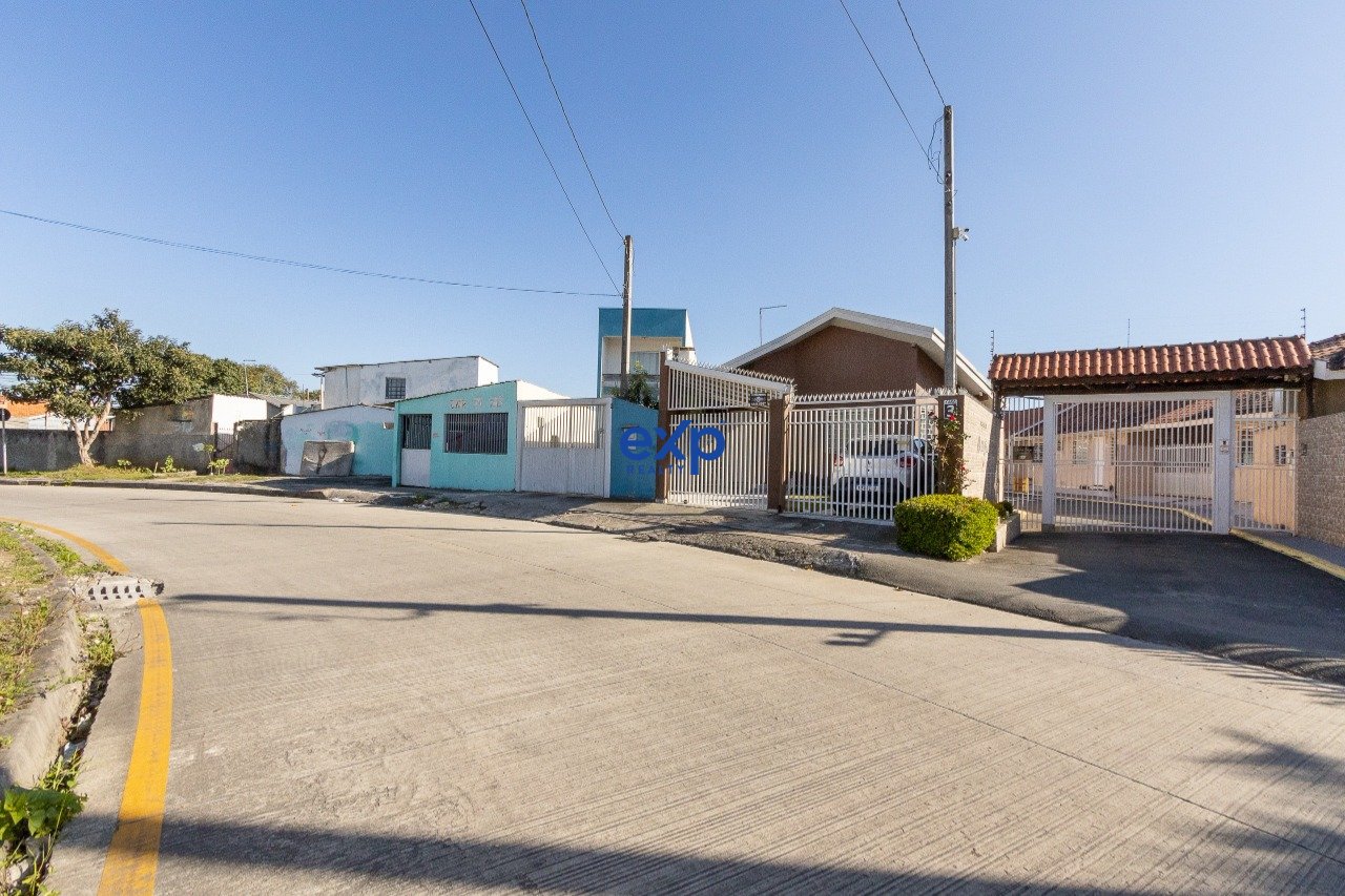 Casa com 3 quartos no bairro Uberaba - Curitiba