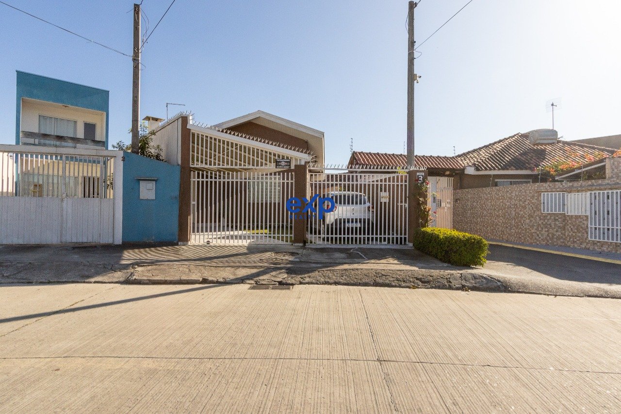 Casa com 3 quartos no bairro Uberaba - Curitiba