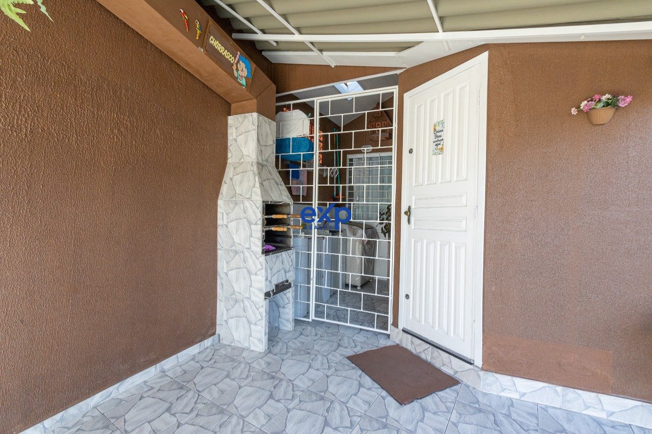 Casa com 3 quartos no bairro Uberaba - Curitiba
