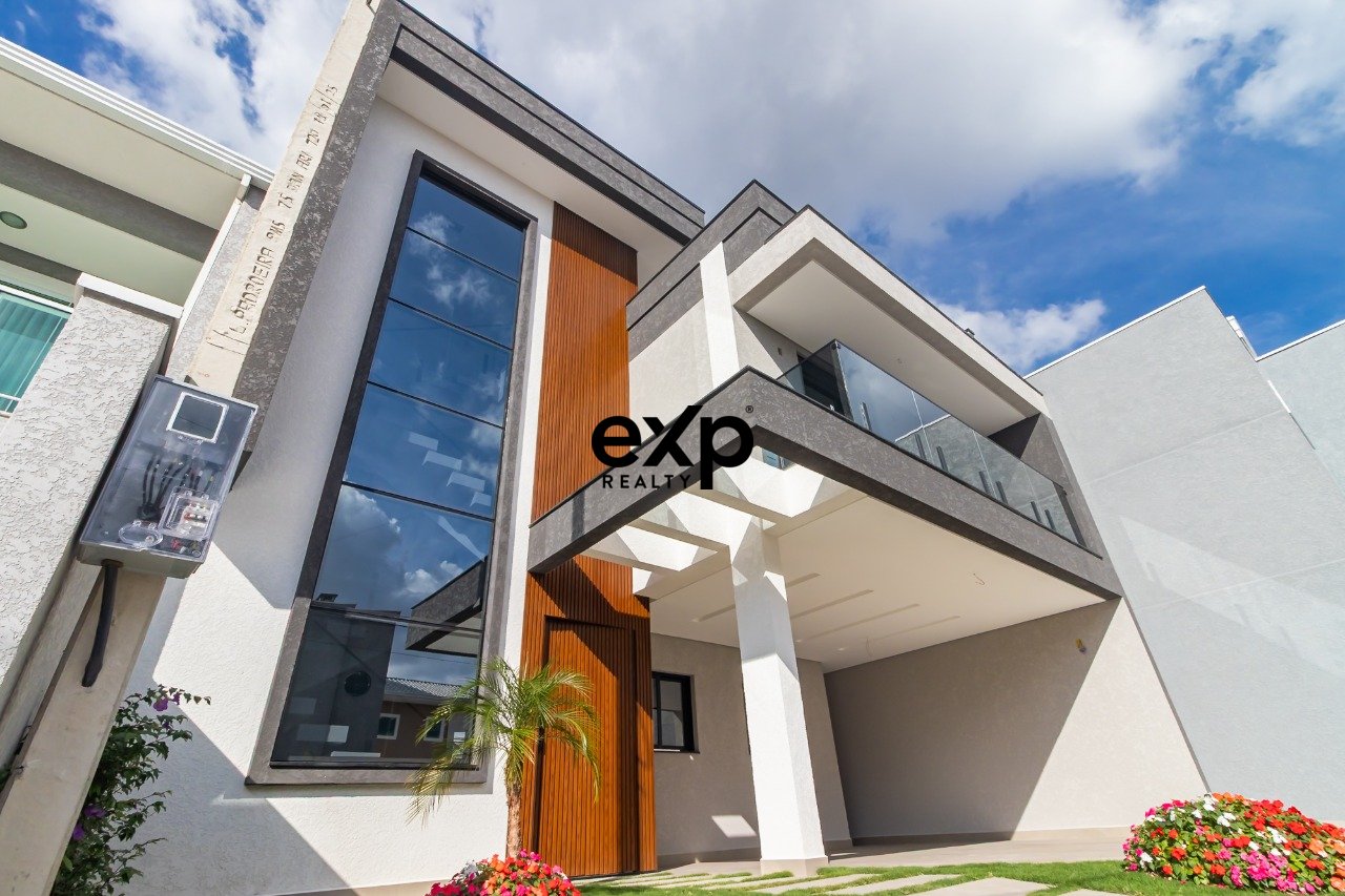 Triplex de Alto Padrão no Uberaba - 4 Vagas e Terraço com Preparação para Jacuzzi!