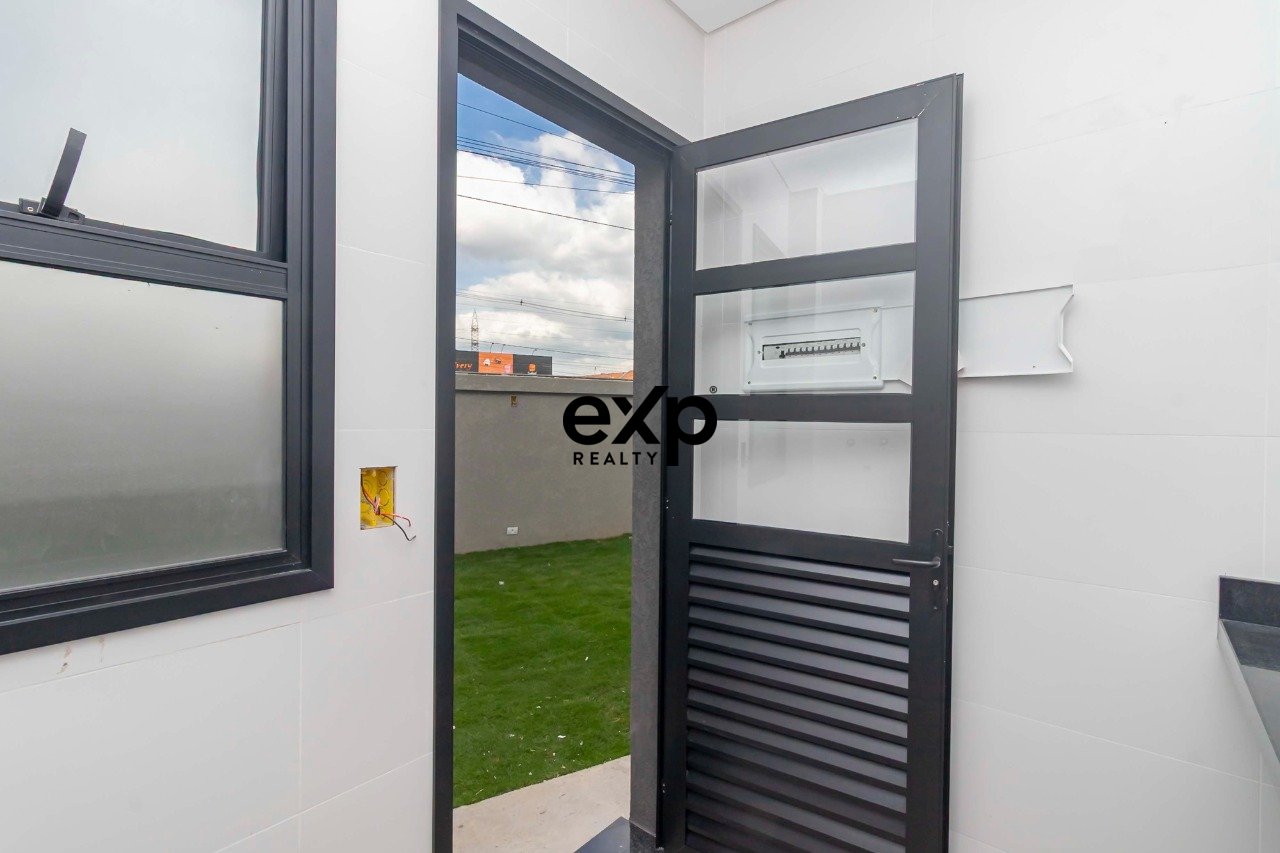 Triplex de Alto Padrão no Uberaba - 4 Vagas e Terraço com Preparação para Jacuzzi!