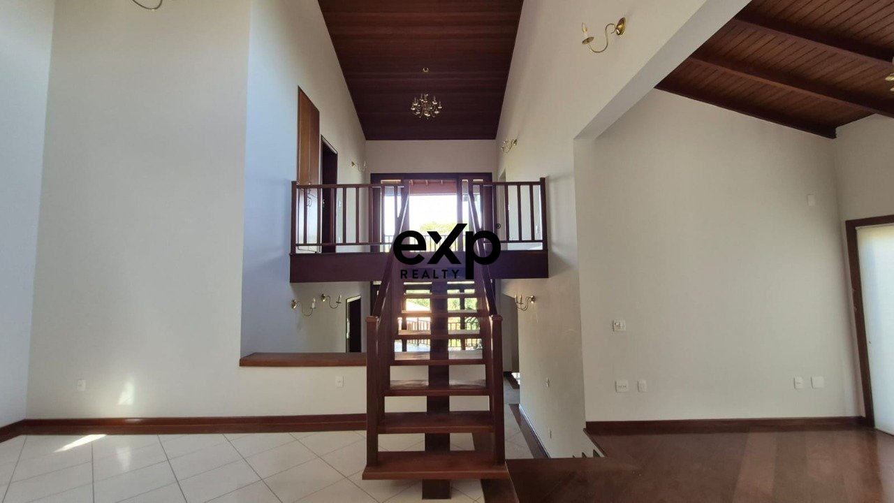 Casa à venda com 04 suites próxima oa colégio Porto Seguro em  Valinhos/SP