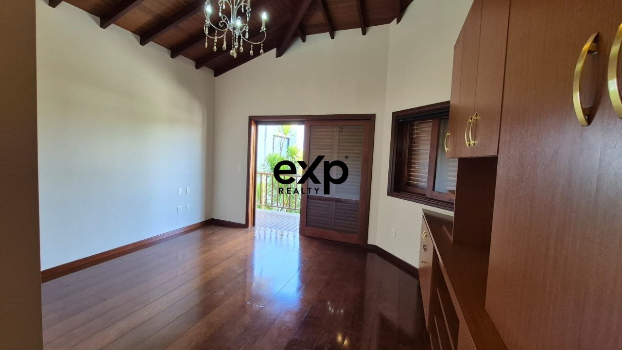 Casa à venda com 04 suites próxima oa colégio Porto Seguro em  Valinhos/SP