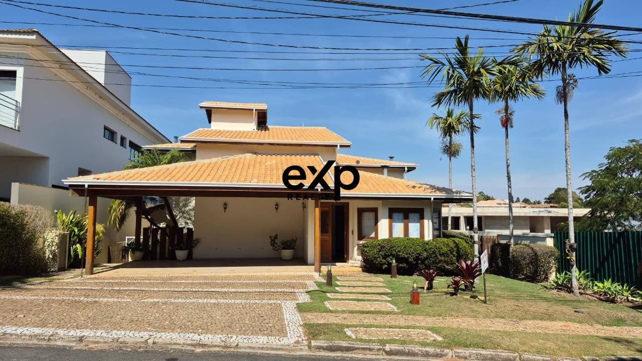 Casa à venda com 04 suites próxima oa colégio Porto Seguro em  Valinhos/SP