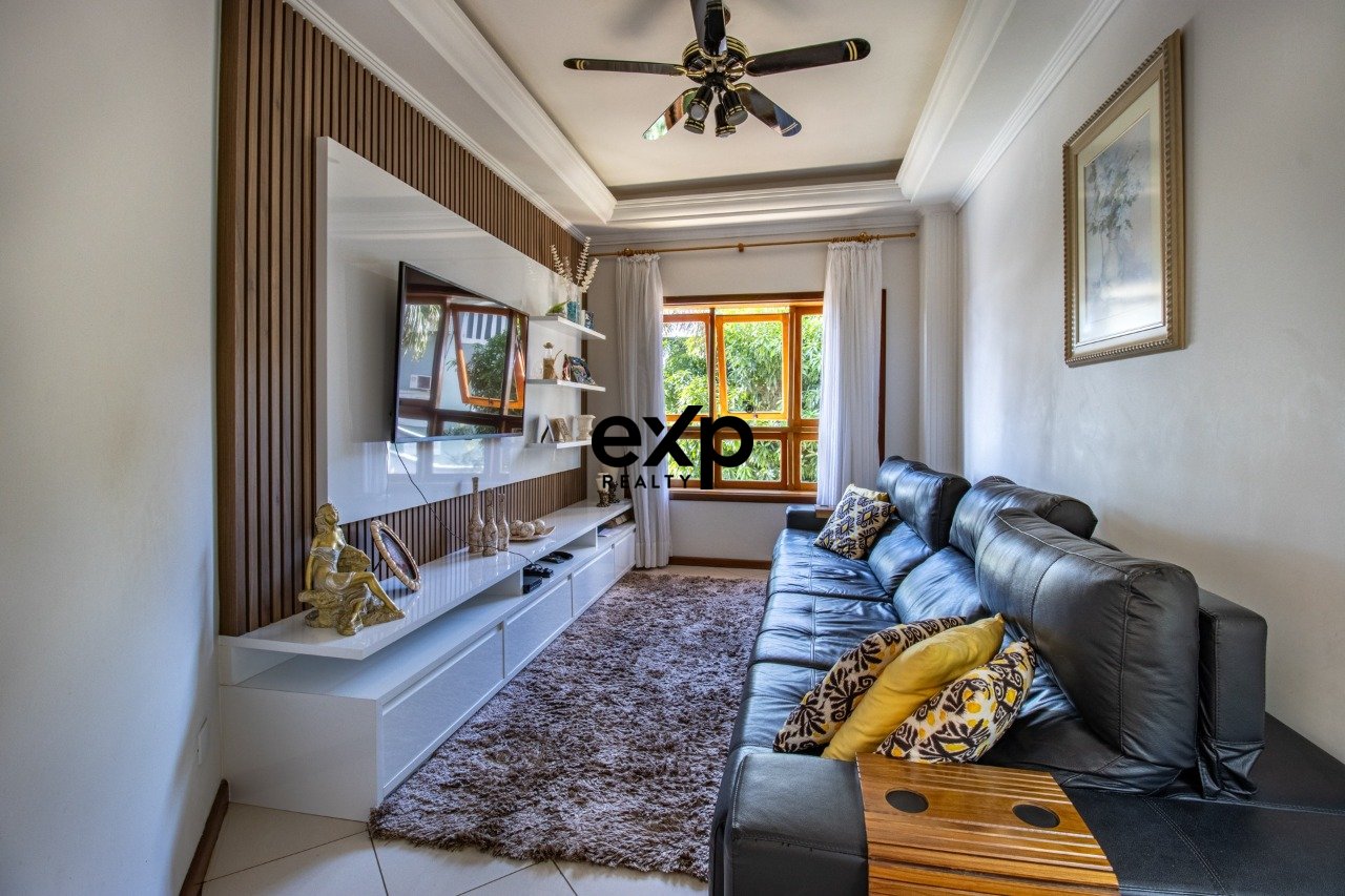 Casa à venda com 04 suites próxima oa colégio Porto Seguro em  Valinhos/SP