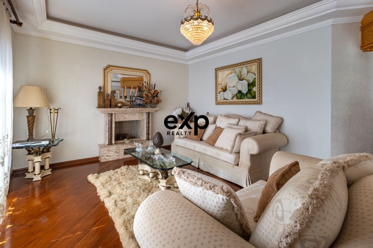 Casa à venda com 04 suites próxima oa colégio Porto Seguro em  Valinhos/SP