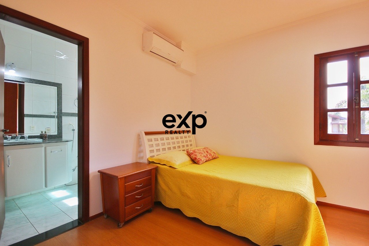 Casa à venda com 03 quartos sendo 03 suites, ao lado do Colégio Porto Seguro em Valinhos/SP