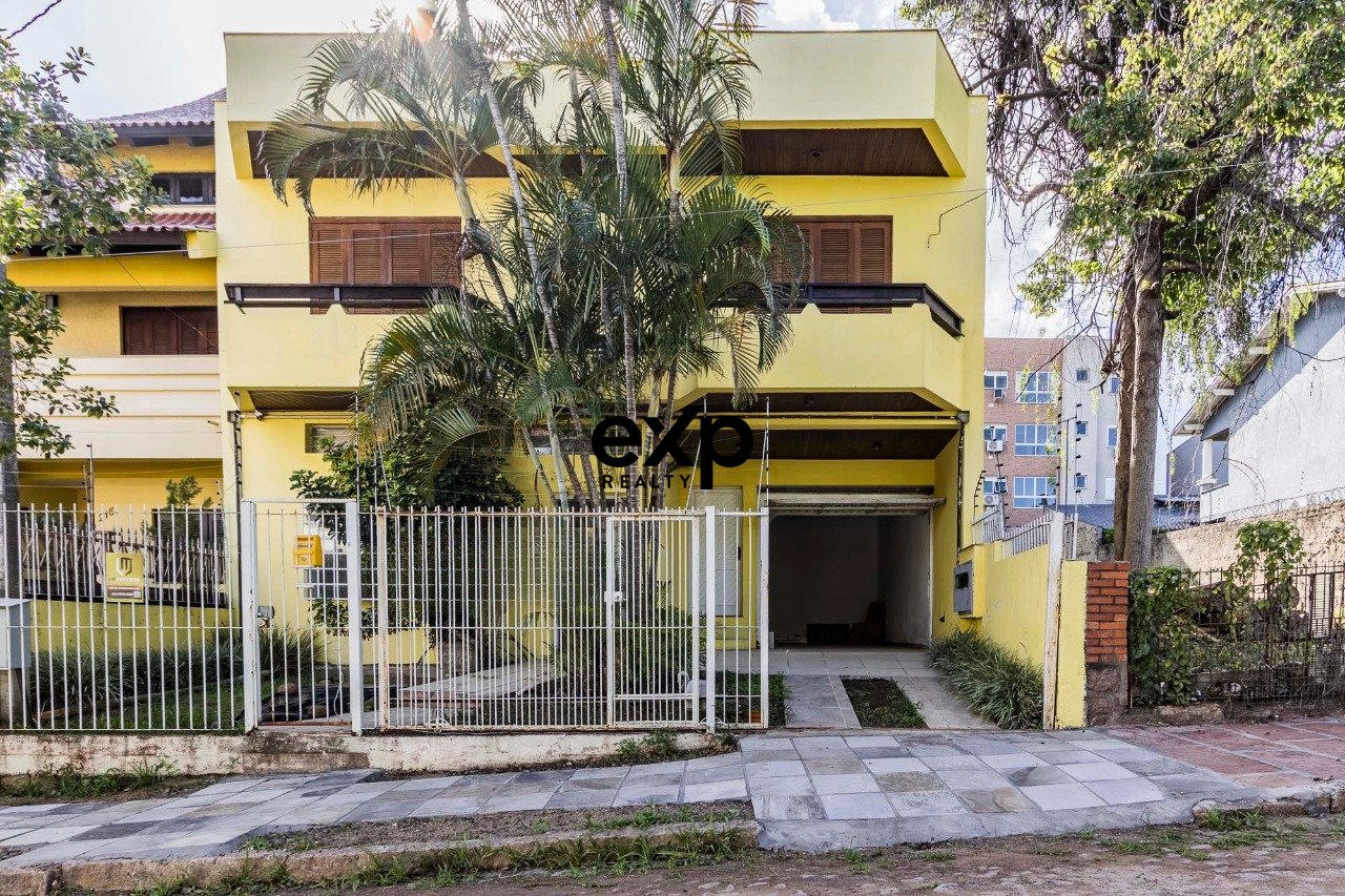 Casa com 340m² na Avenida Pereira Pinto: Moradia Ampla, Loja Comercial e Refúgio Particular