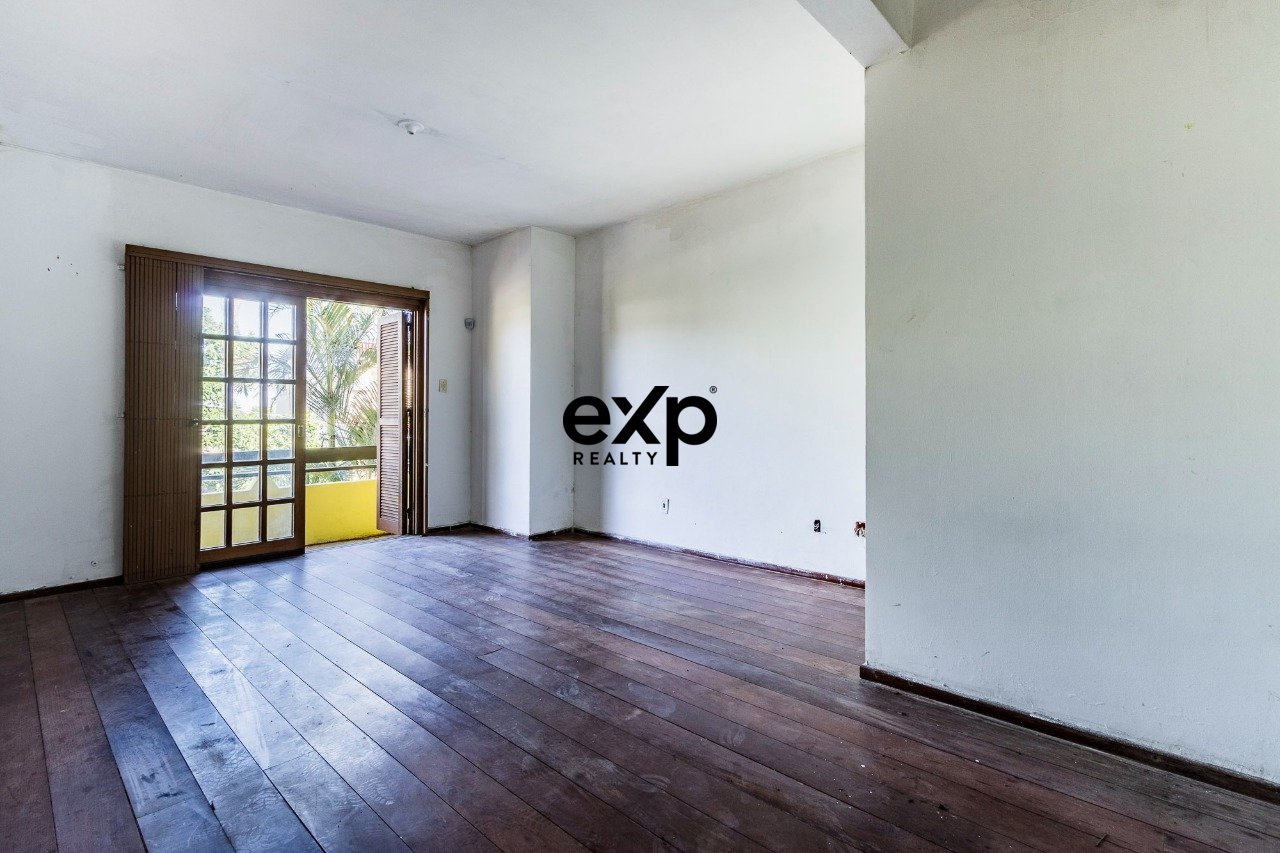 Casa com 340m² na Avenida Pereira Pinto: Moradia Ampla, Loja Comercial e Refúgio Particular