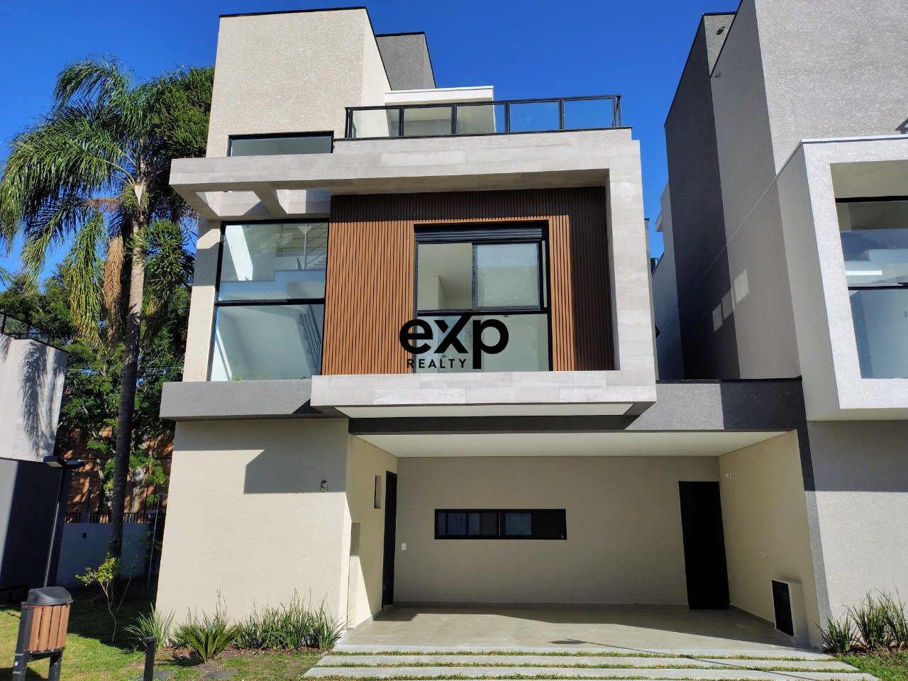 Triplex House with 3 Suites in Gated Condominium in Bacacheri 5
