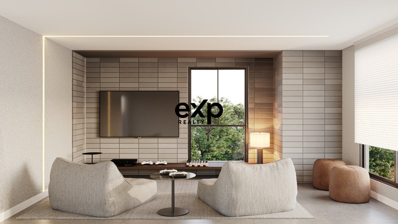 Triplex House with 3 Suites in Gated Condominium in Bacacheri 2