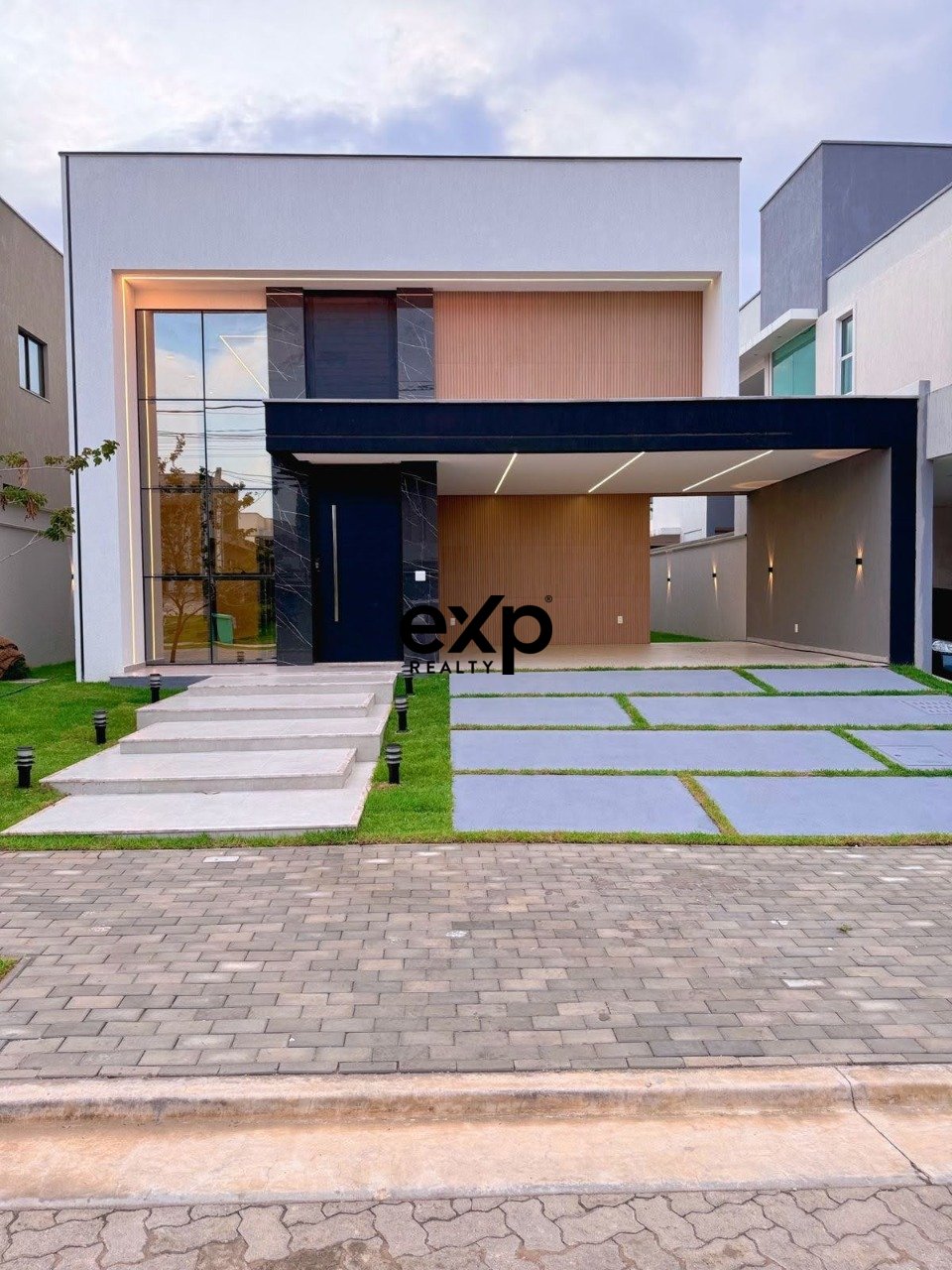 Casa Plana com 3 Suítes no Condomínio Terras Alphaville