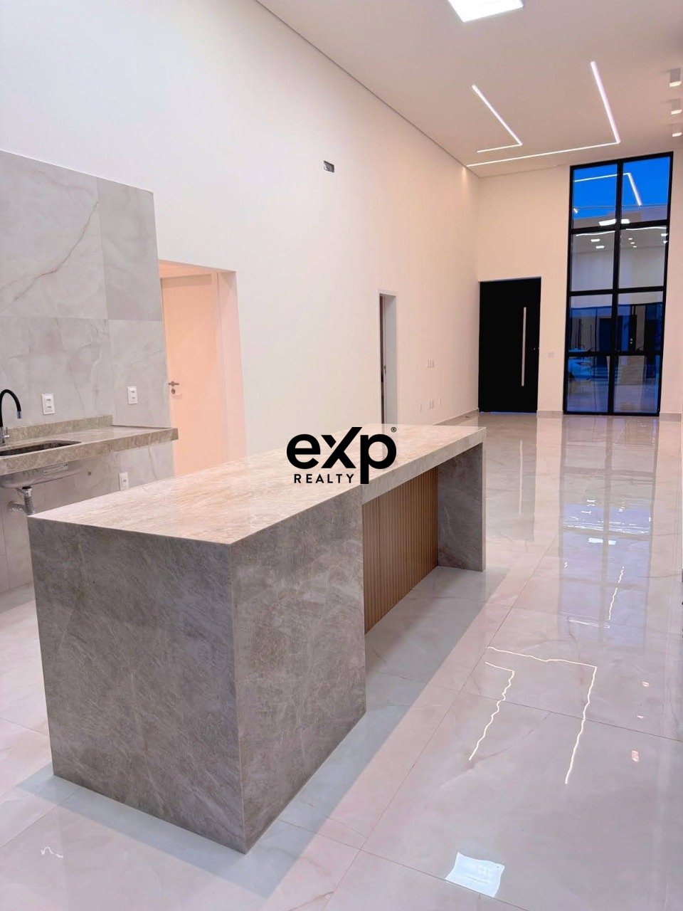 Casa Plana com 3 Suítes no Condomínio Terras Alphaville