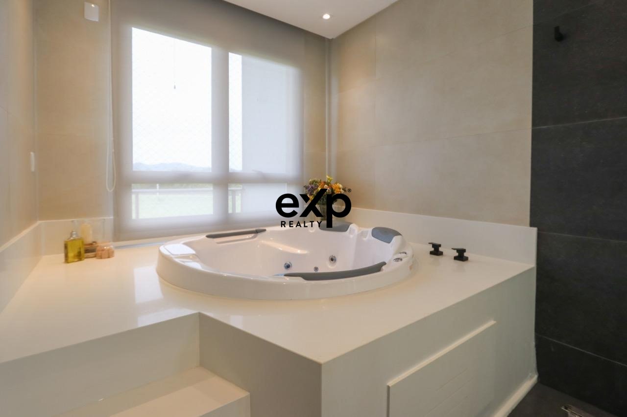 Casa em Condomínio à venda 675m no Reserva Camboriu - SC