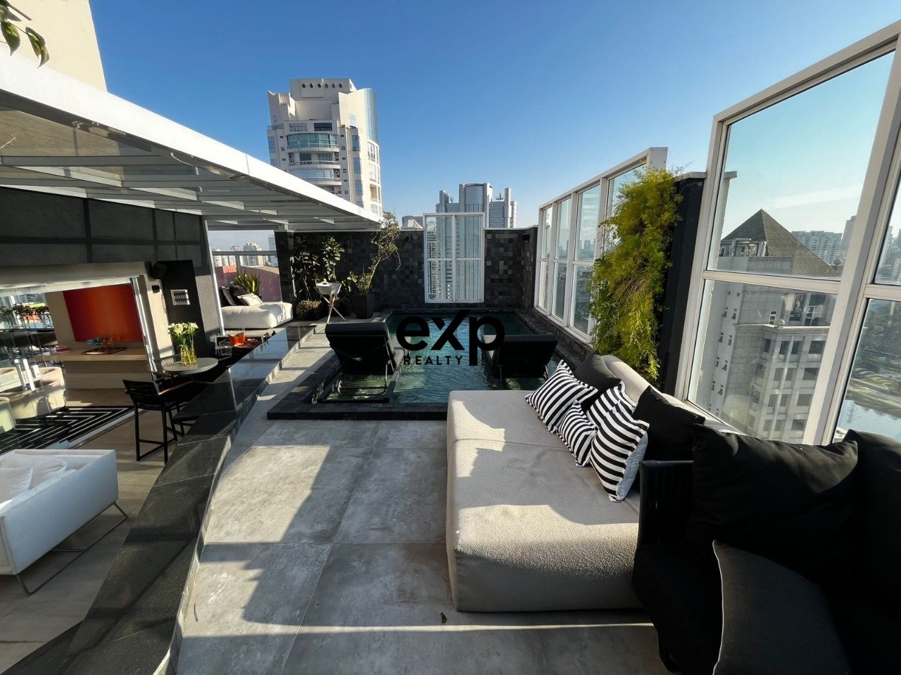 Cobertura Duplex 315 m com vista livre incrível para a Ponte Estaiada-aceita permuta por Cobertura maior