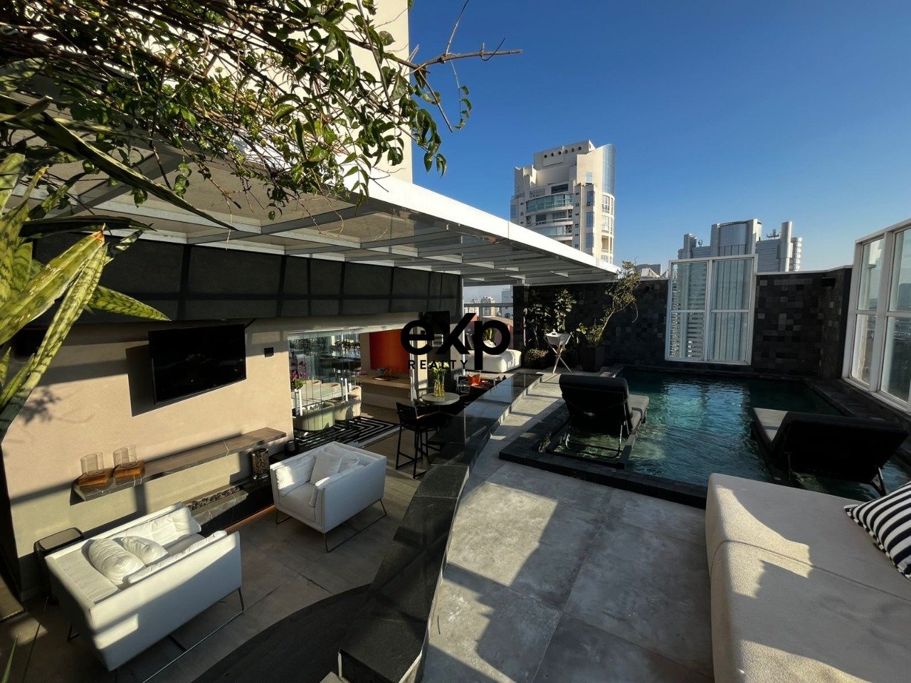 Cobertura Duplex 315 m com vista livre incrível para a Ponte Estaiada-aceita permuta por Cobertura maior