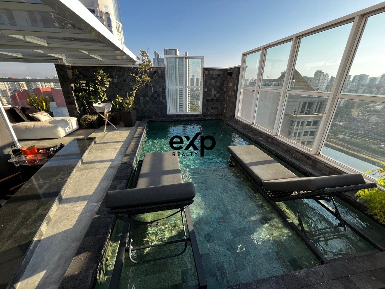 Duplex for sale in Sao Paulo, Rua Guararapes 2073 Brooklin Sao Paulo 04561-004, 410 m²