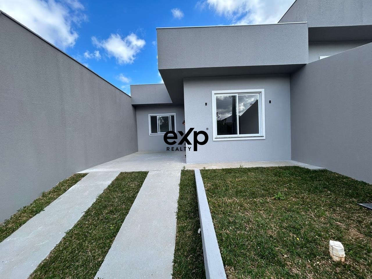 Casa Moderna à Venda - Excelente Espaço de Terreno e Localização Privilegiada
