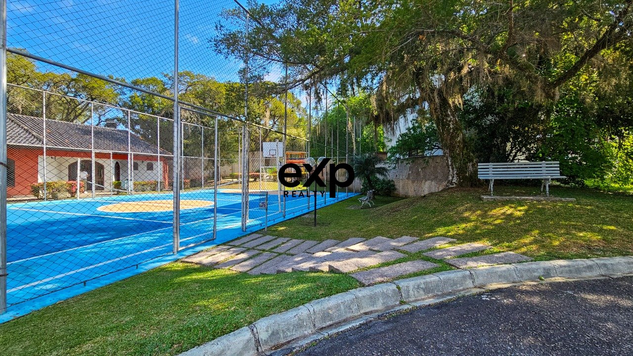 Casa em condomínio à venda em Santa Felicidade