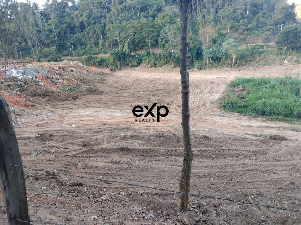 Terreno à Venda em Itaipava com 1.390,72 m² por R$ 420.000,00 - Petrópolis, RJ