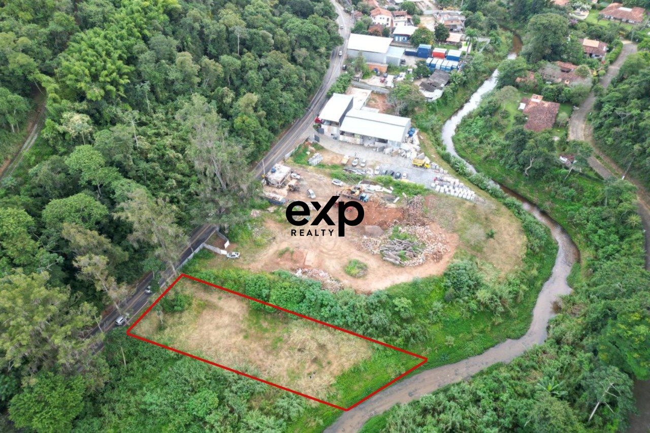 Terreno à Venda em Itaipava com 1.390,72 m² por R$ 420.000,00 - Petrópolis, RJ