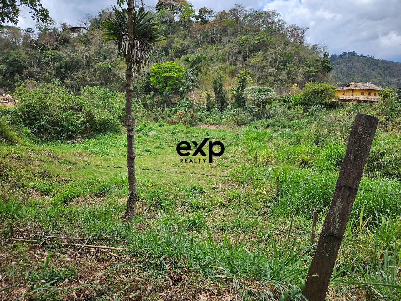 Terreno à Venda em Itaipava com 1.390,72 m² por R$ 420.000,00 - Petrópolis, RJ