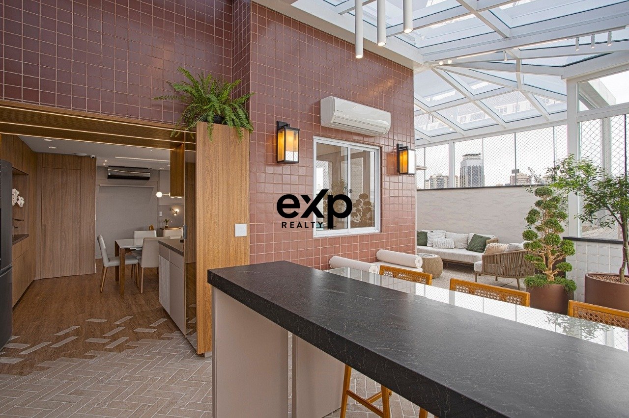 Apartamento Cobertura com 2 suites no Centro Civico