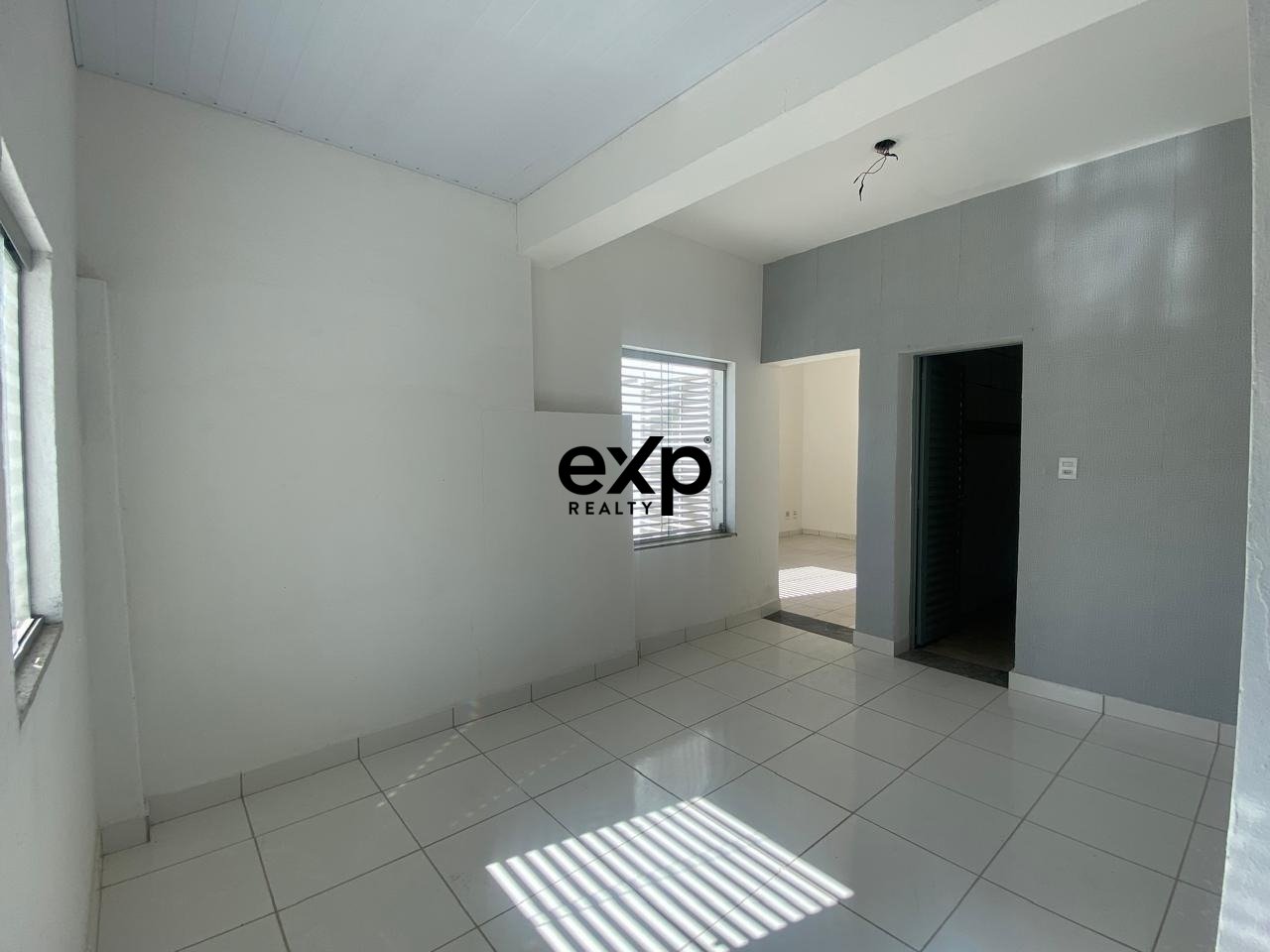CASA COMERCIAL NA RUA DR ROCHA PEDRO LEOPOLDO