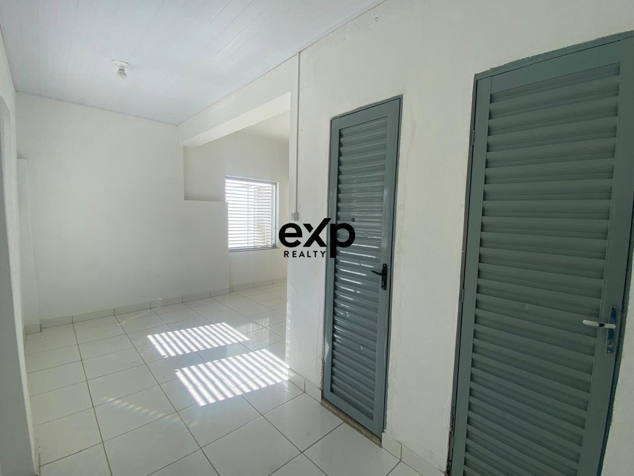 CASA COMERCIAL NA RUA DR ROCHA PEDRO LEOPOLDO
