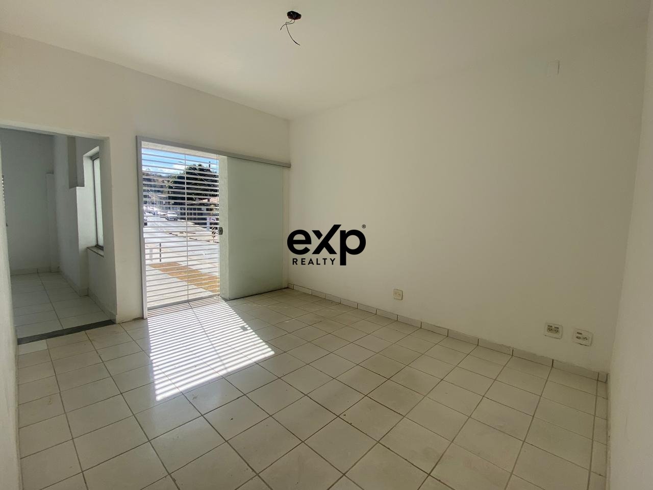 CASA COMERCIAL NA RUA DR ROCHA PEDRO LEOPOLDO