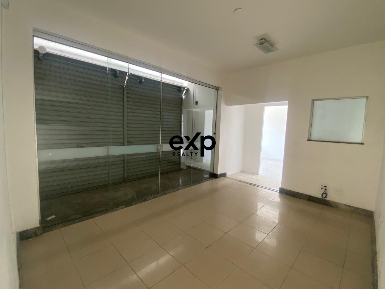 CASA COMERCIAL NA RUA DR ROCHA PEDRO LEOPOLDO