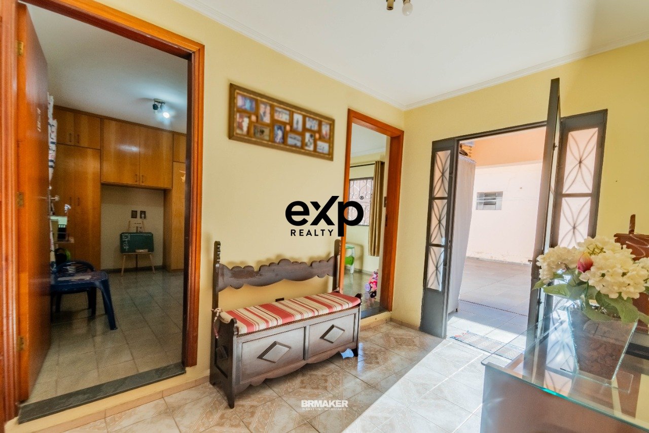 Casa à venda com 04 quartos no CLT em valinhos/SP