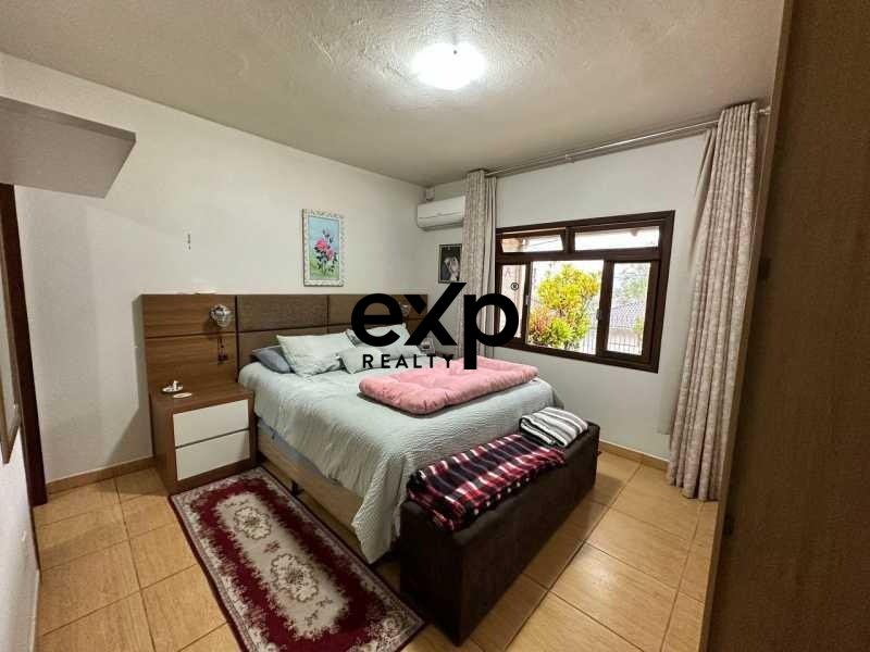 Casa ampla com suíte e área de festas no Loteamento Primavera - Blumenau
