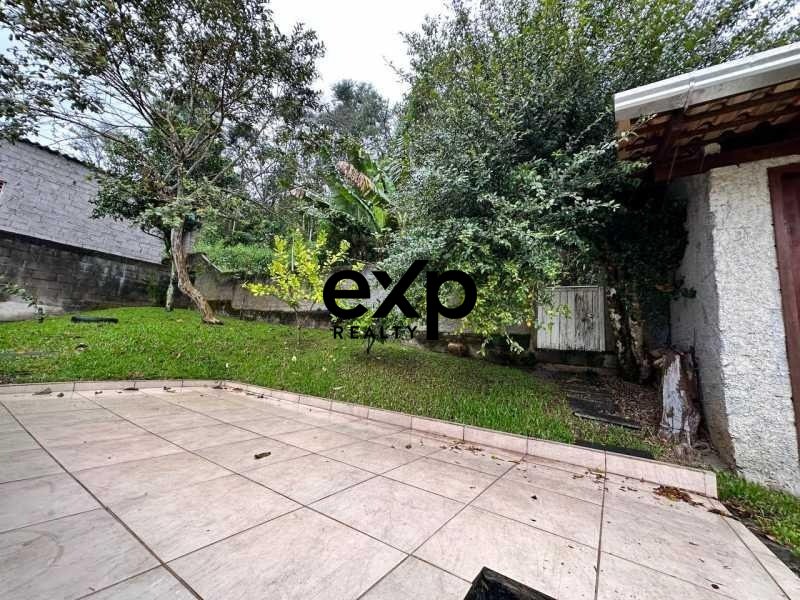 Casa ampla com suíte e área de festas no Loteamento Primavera - Blumenau