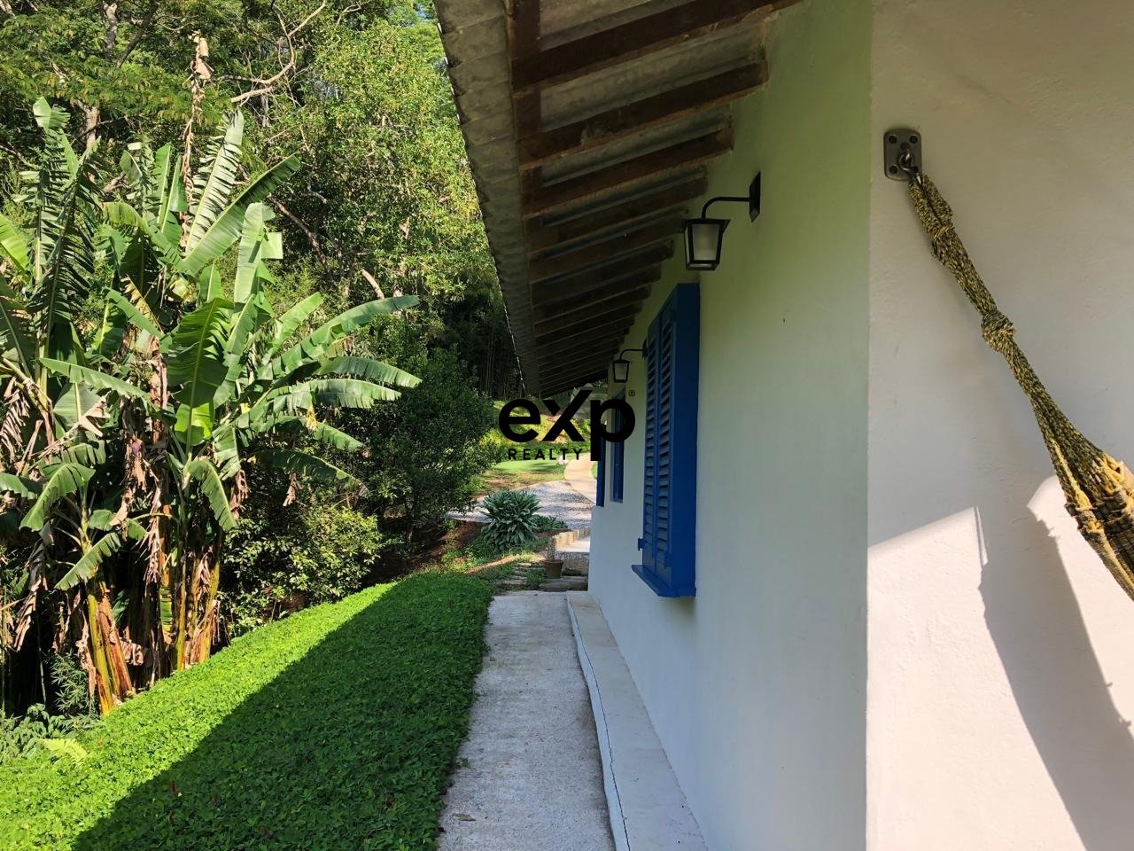 Refúgio Exclusivo! Terreno de 20.000 m² no condomínio Fazenda Montes Alpha, em Itaipava, com Casa de Apoio de 80 m² por R$ 697.000,00