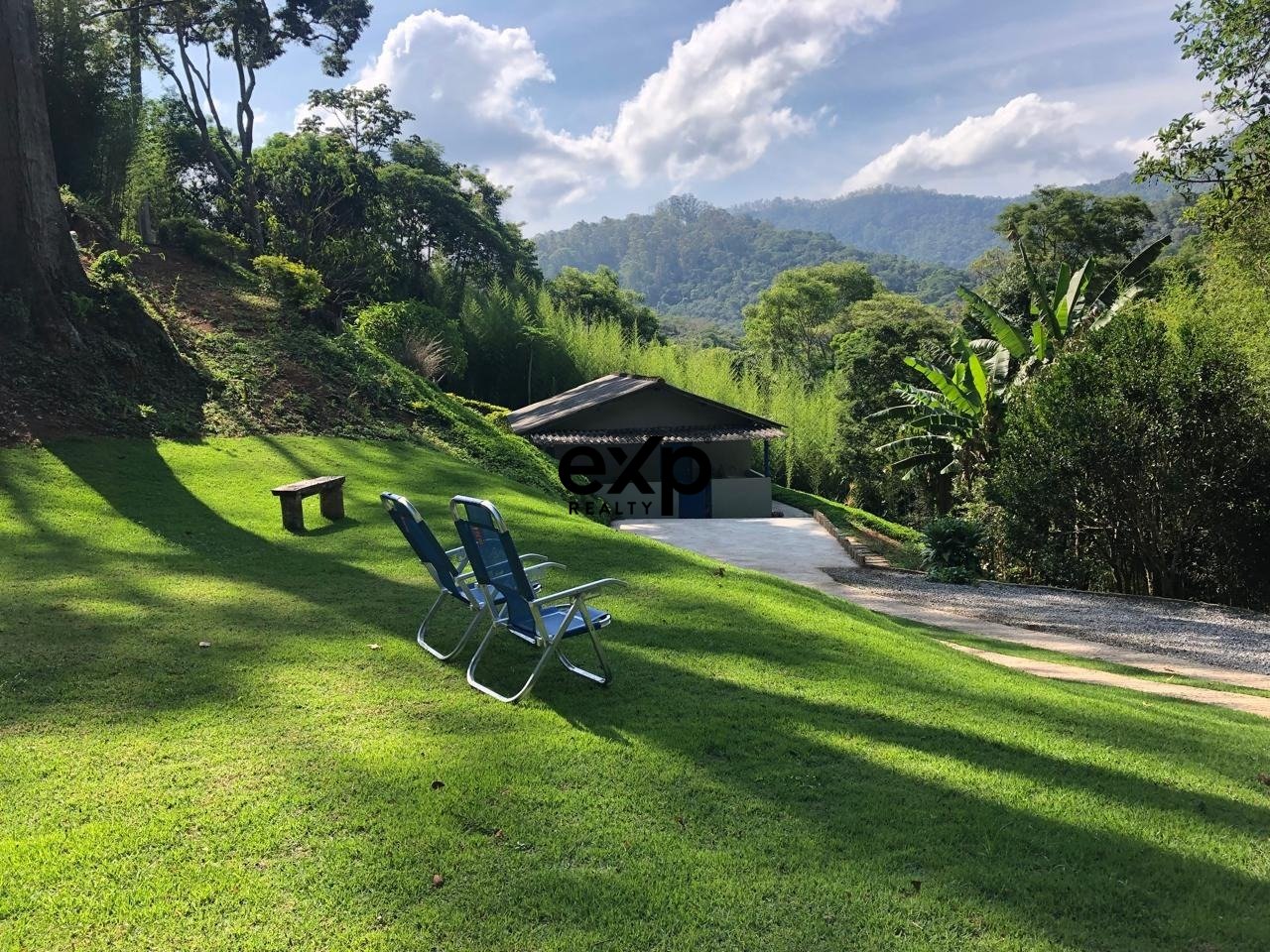 Refúgio Exclusivo! Terreno de 20.000 m² no condomínio Fazenda Montes Alpha, em Itaipava, com Casa de Apoio de 80 m² por R$ 697.000,00