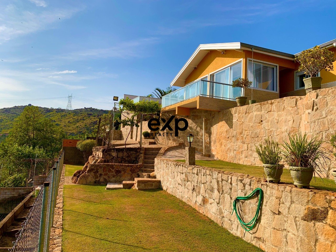 Casa Térrea | Mini-chácara| 3 Dorms (2 Suítes) | Vista Panorâmica Definitiva | Piscina | 15 min de Campinas (Dom Pedro)