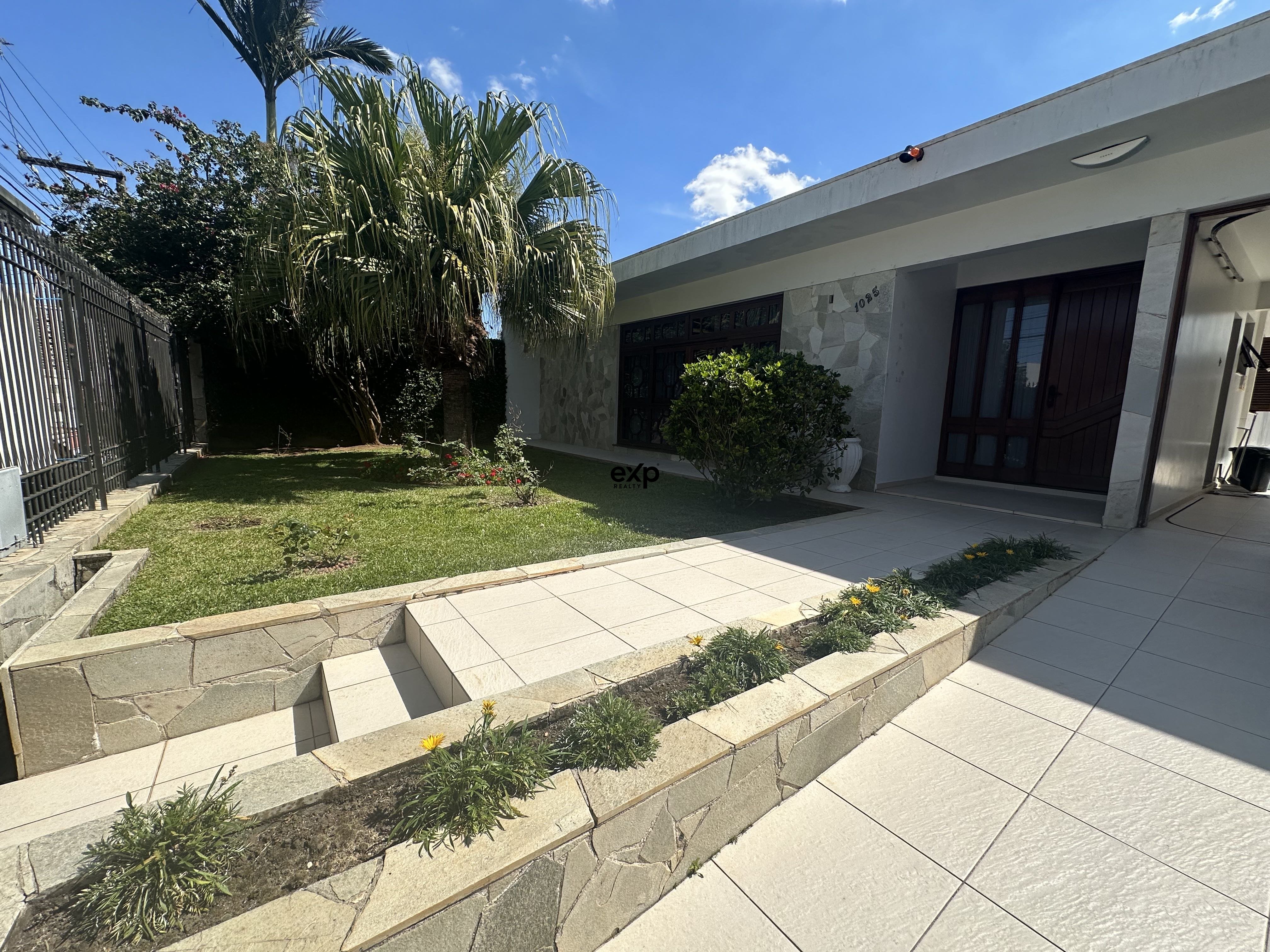Casa Comercial com localização estratégica em Ponta Grossa