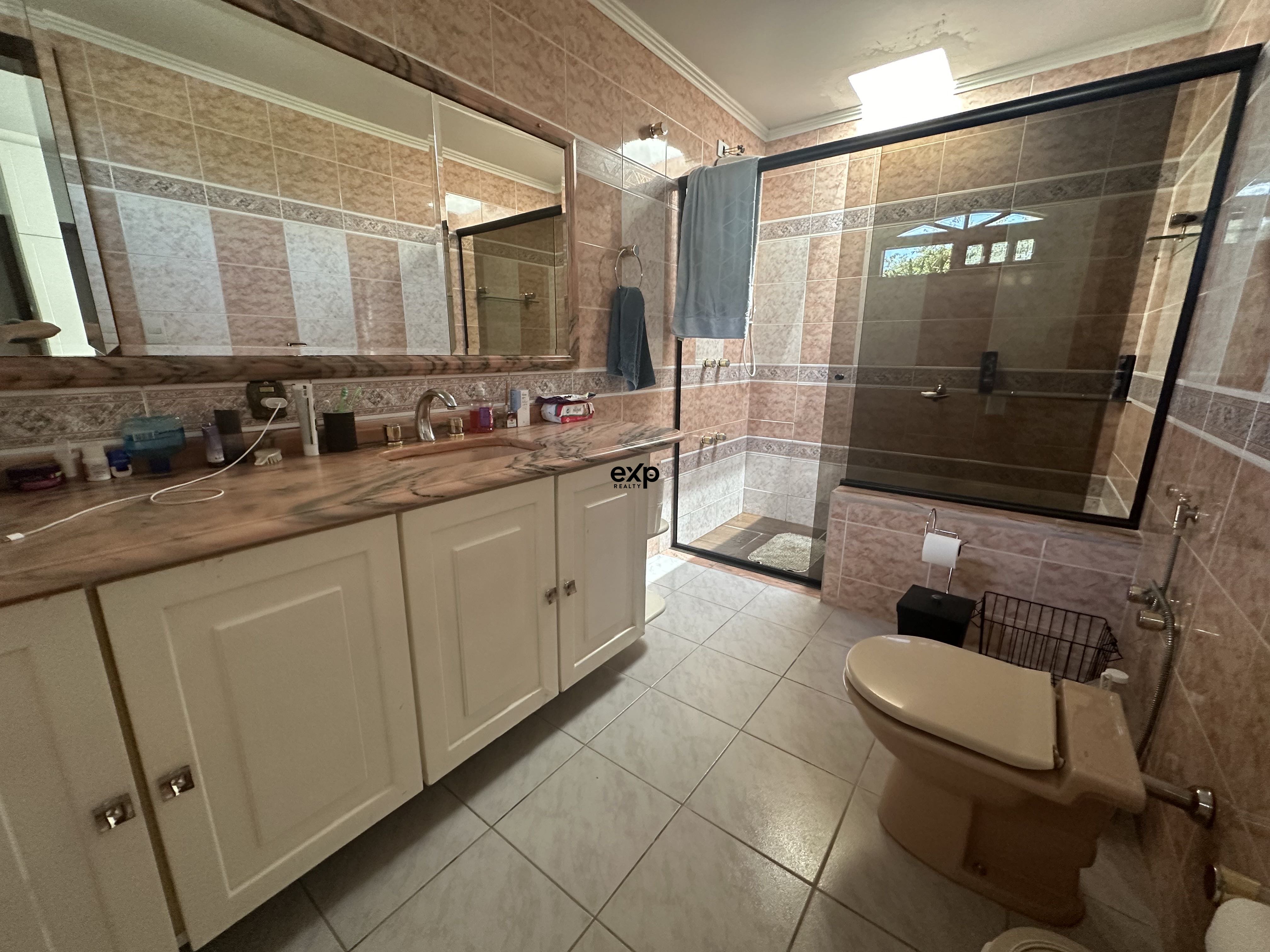 Casa Comercial com localização estratégica em Ponta Grossa