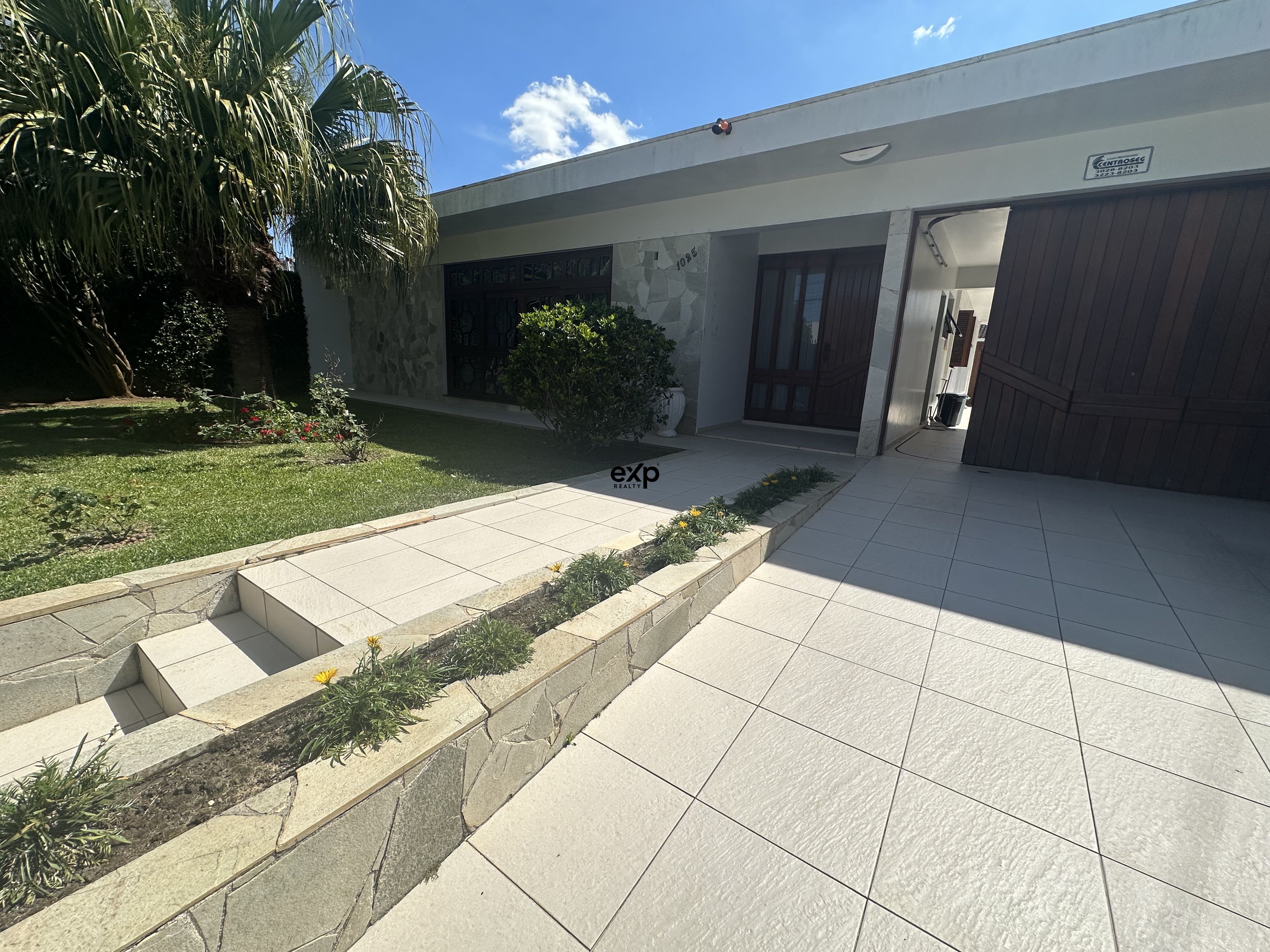 Casa Comercial com localização estratégica em Ponta Grossa