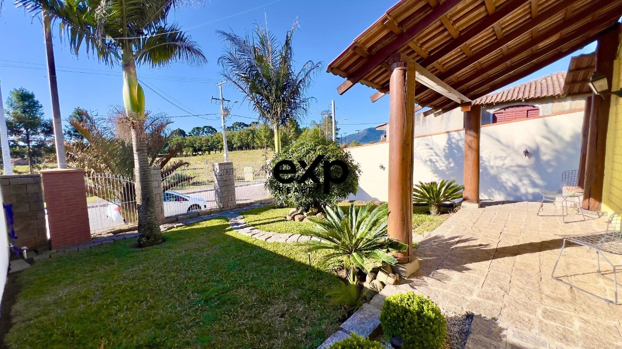 Casa com piscina em Piraquara