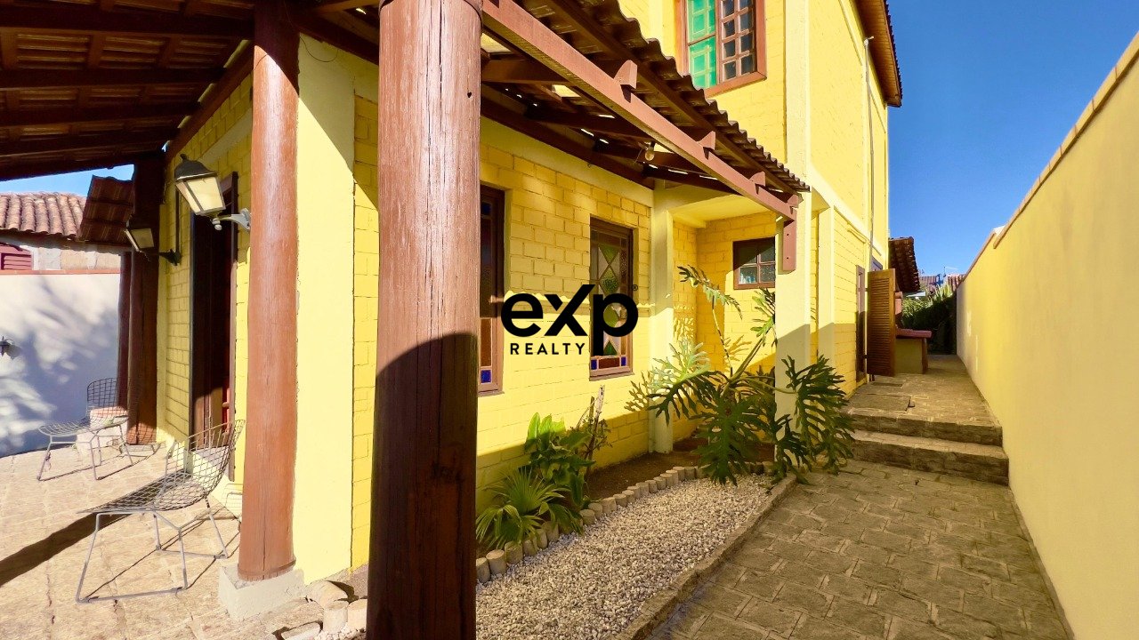 Casa com piscina em Piraquara