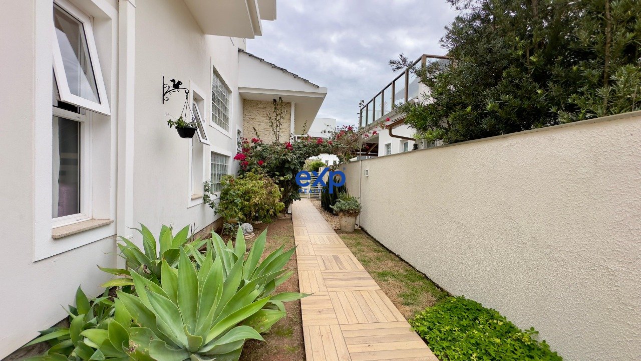 Casa em Condomínio for sale in Florianópolis, Doutor Antônio Luiz Moura Gonzaga 3825 Rio Tavares Florianópolis 88048-301, 452 m²