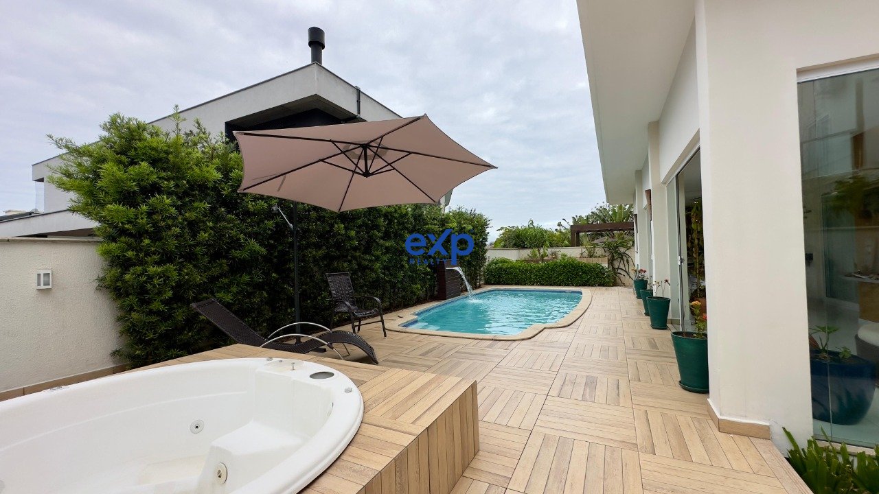 Casa em Condomínio for sale in Florianópolis, Doutor Antônio Luiz Moura Gonzaga 3825 Rio Tavares Florianópolis 88048-301, 452 m²