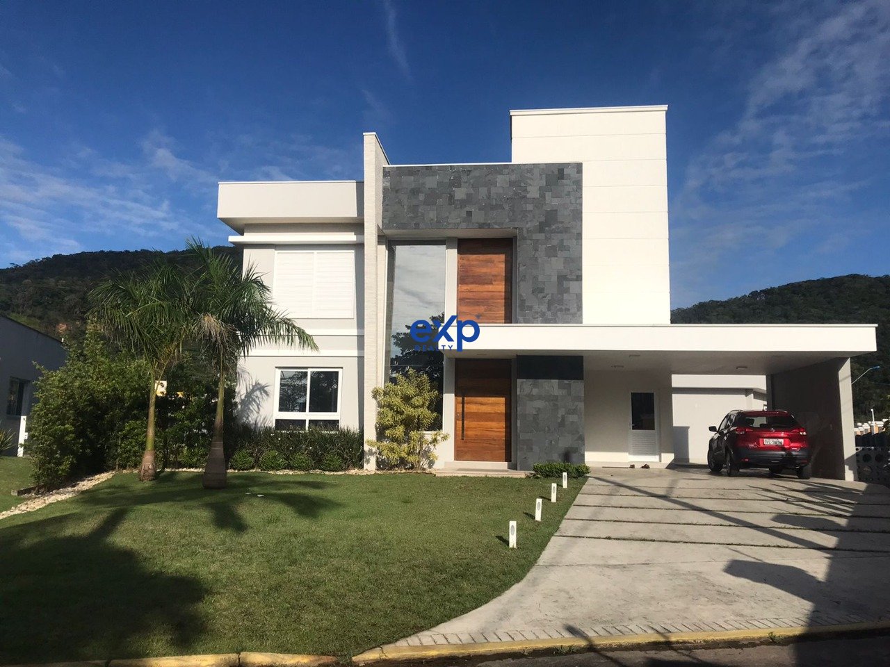 Casa em Condomínio 300mts 3 suites em Itapema