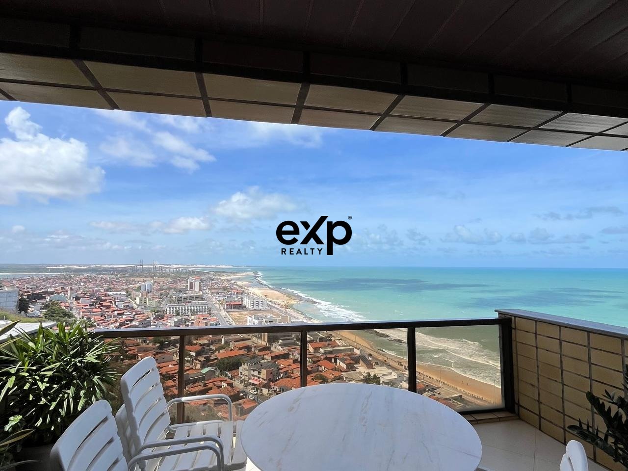 Apartamento 300m² com vista mar em Petrópolis, todo reformado!